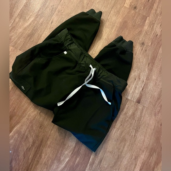FIGS Black Zamora joggers ~scrub pants - Picture 3 of 7